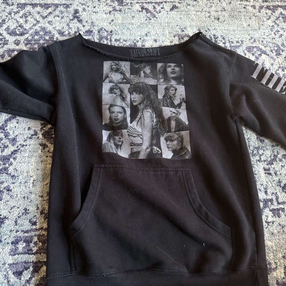 Taylor Swift The Eras Tour Self Cut Black Concert Crewneck Pullover Size Small - Picture 2 of 9
